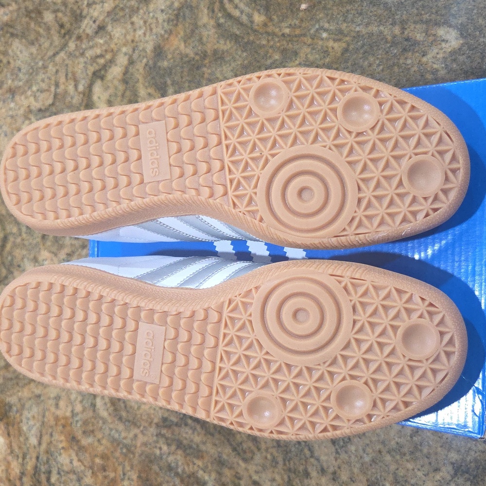Beautiful Adidas Samba OG Tennis Shoes. Brand New! Unisex, M 8.5, W 9.5. - Picture 12 of 15